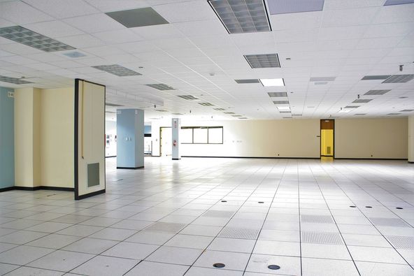 Magnavox Way Corporate Center: 1700 Magnavox Way, Fort Wayne, IN 46804